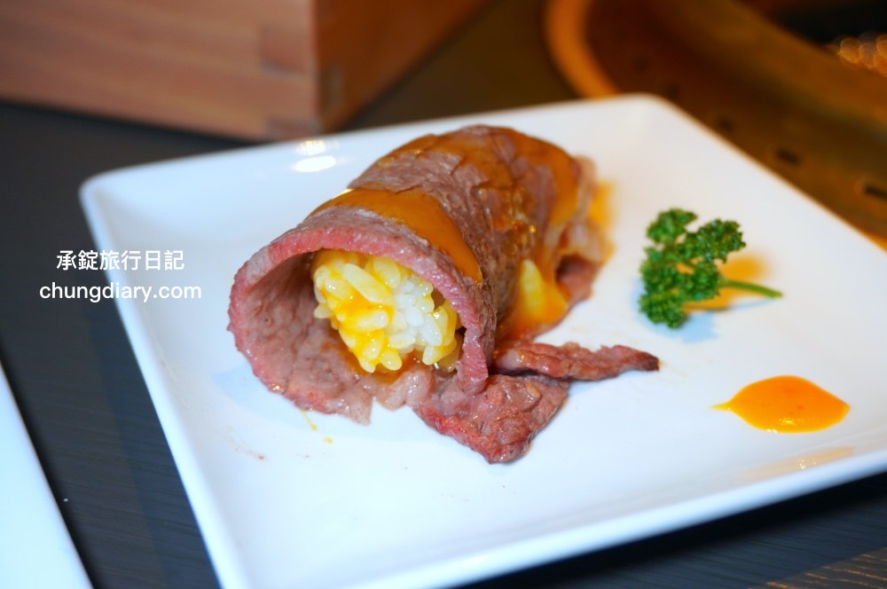 NikuNiku肉肉燒肉朝馬店｜台中寵物友善餐廳，免費提供給狗狗吃的肉肉大餐！帶毛小孩一起來台中燒肉推薦。