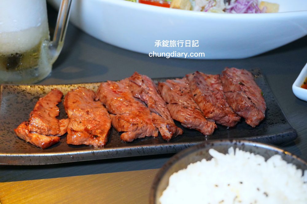 NikuNiku肉肉燒肉朝馬店｜台中寵物友善餐廳，免費提供給狗狗吃的肉肉大餐！帶毛小孩一起來台中燒肉推薦。