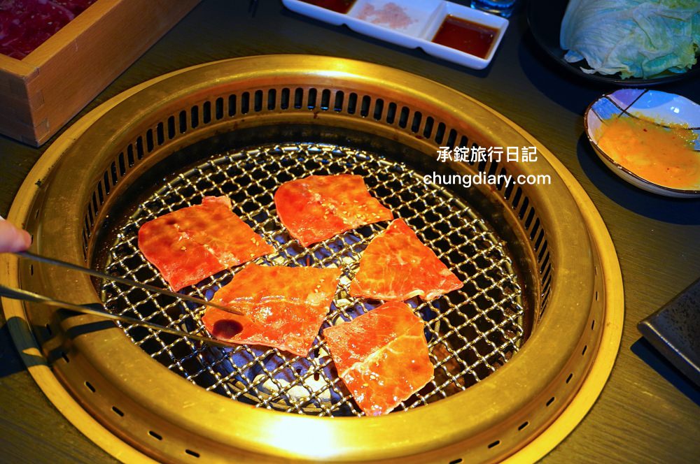 NikuNiku肉肉燒肉朝馬店｜台中寵物友善餐廳，免費提供給狗狗吃的肉肉大餐！帶毛小孩一起來台中燒肉推薦。
