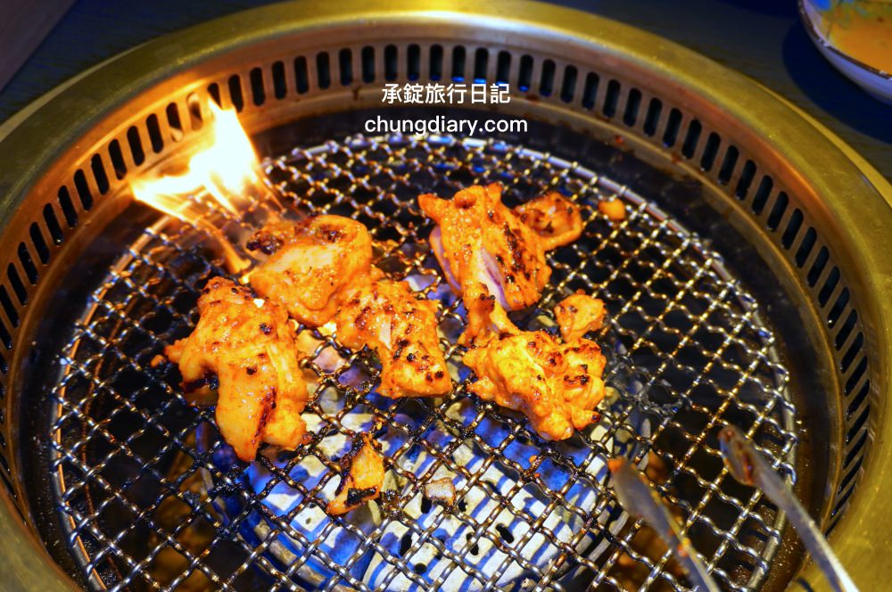 NikuNiku肉肉燒肉朝馬店｜台中寵物友善餐廳，免費提供給狗狗吃的肉肉大餐！帶毛小孩一起來台中燒肉推薦。