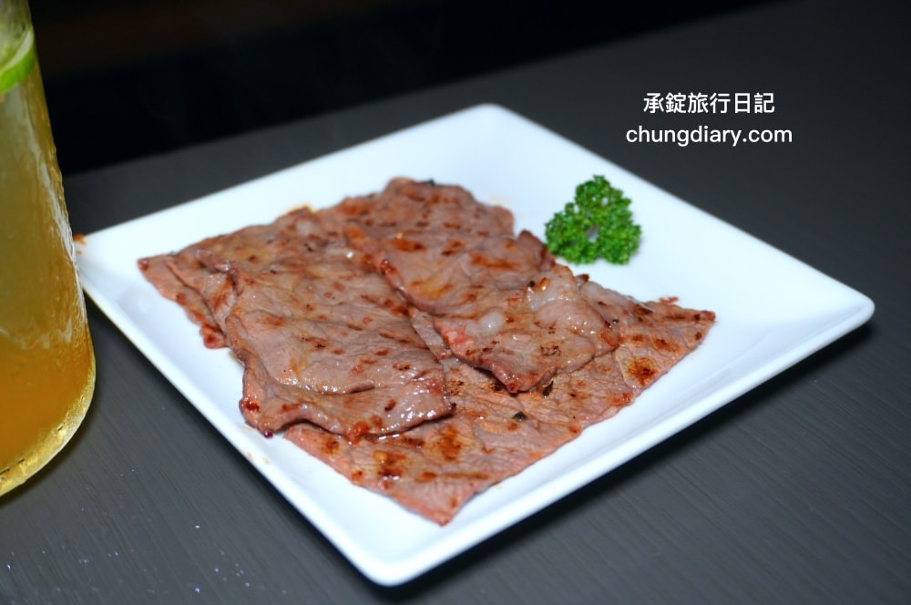 NikuNiku肉肉燒肉朝馬店｜台中寵物友善餐廳，免費提供給狗狗吃的肉肉大餐！帶毛小孩一起來台中燒肉推薦。