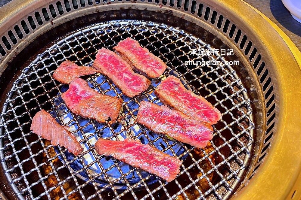 NikuNiku肉肉燒肉朝馬店｜台中寵物友善餐廳，免費提供給狗狗吃的肉肉大餐！帶毛小孩一起來台中燒肉推薦。