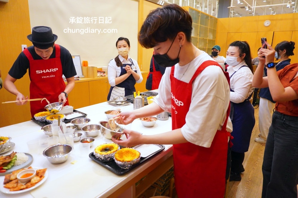 夏普HEALSIO水波爐｜一機多用「蒸、煮、炒、炸、烤、微波、舒肥」智慧烹調，ABC Cooking 南港廚藝教室，料理推薦：泰式街頭小吃、炙燒牛小排。