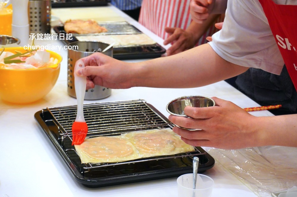 夏普HEALSIO水波爐｜一機多用「蒸、煮、炒、炸、烤、微波、舒肥」智慧烹調，ABC Cooking 南港廚藝教室，料理推薦：泰式街頭小吃、炙燒牛小排。