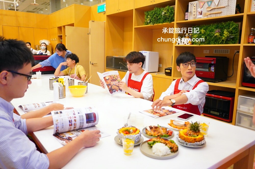 夏普HEALSIO水波爐｜一機多用「蒸、煮、炒、炸、烤、微波、舒肥」智慧烹調，ABC Cooking 南港廚藝教室，料理推薦：泰式街頭小吃、炙燒牛小排。