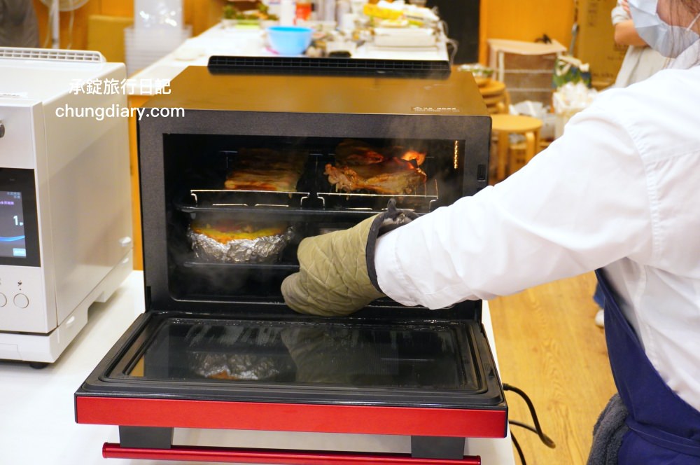 夏普HEALSIO水波爐｜一機多用「蒸、煮、炒、炸、烤、微波、舒肥」智慧烹調，ABC Cooking 南港廚藝教室，料理推薦：泰式街頭小吃、炙燒牛小排。
