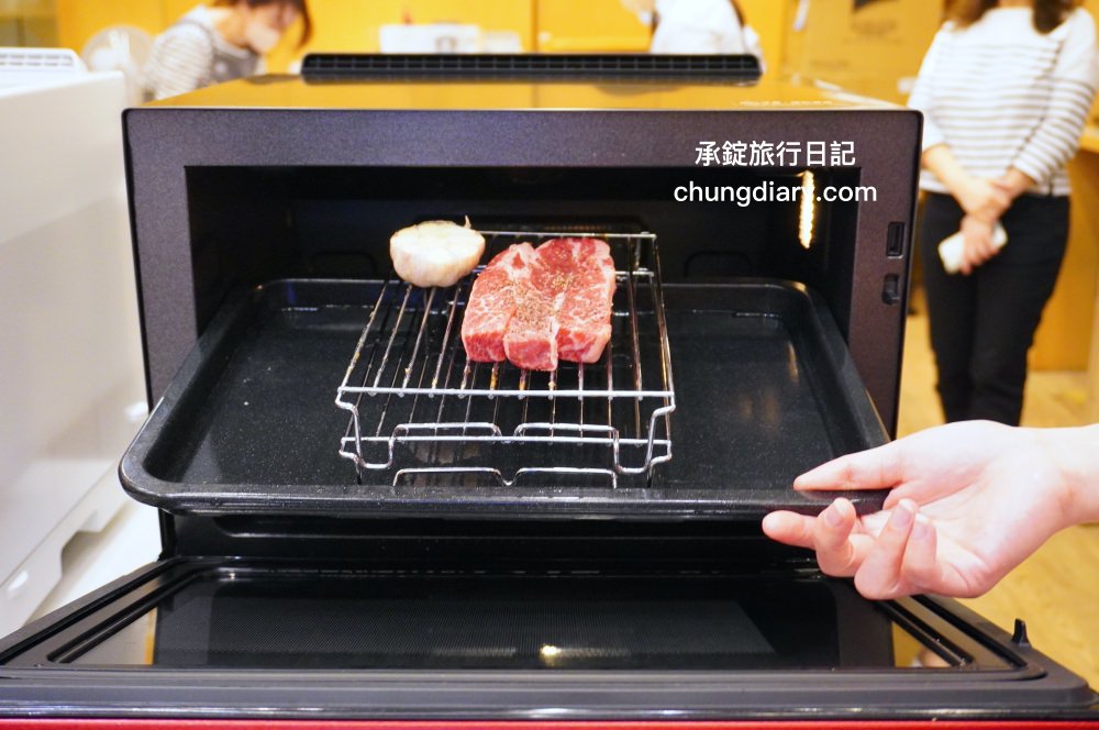 夏普HEALSIO水波爐｜一機多用「蒸、煮、炒、炸、烤、微波、舒肥」智慧烹調，ABC Cooking 南港廚藝教室，料理推薦：泰式街頭小吃、炙燒牛小排。