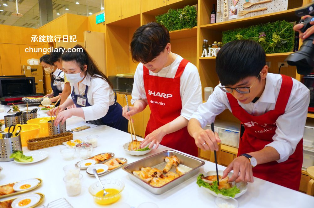 夏普HEALSIO水波爐｜一機多用「蒸、煮、炒、炸、烤、微波、舒肥」智慧烹調，ABC Cooking 南港廚藝教室，料理推薦：泰式街頭小吃、炙燒牛小排。