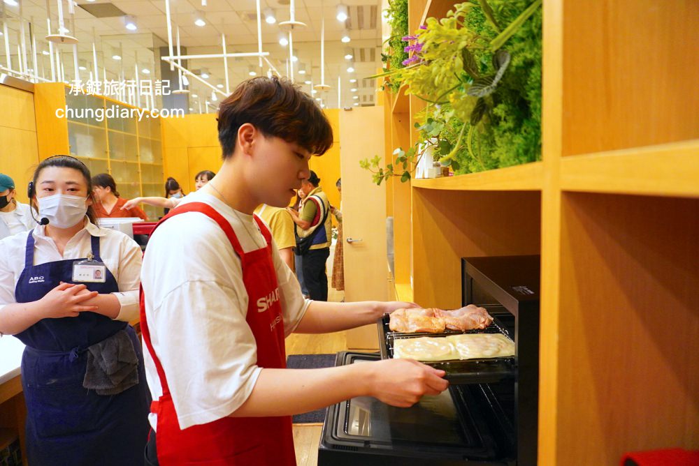 夏普HEALSIO水波爐｜一機多用「蒸、煮、炒、炸、烤、微波、舒肥」智慧烹調，ABC Cooking 南港廚藝教室，料理推薦：泰式街頭小吃、炙燒牛小排。