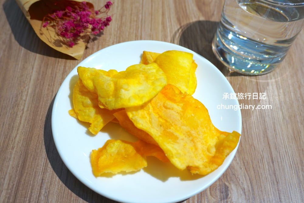 台中大里【WPAPA Teppanyaki Brunch 鐵板料理早午餐】前夏慕尼主廚掌廚料理，份量十足，法式高檔早午餐推薦！櫻桃鴨腿鱈魚鐵板麵、特製炸・烤鮮奶饅頭堡。