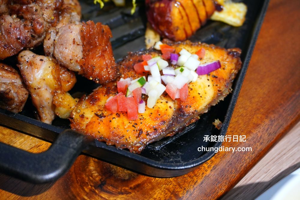 台中大里【WPAPA Teppanyaki Brunch 鐵板料理早午餐】前夏慕尼主廚掌廚料理，份量十足，法式高檔早午餐推薦！櫻桃鴨腿鱈魚鐵板麵、特製炸・烤鮮奶饅頭堡。