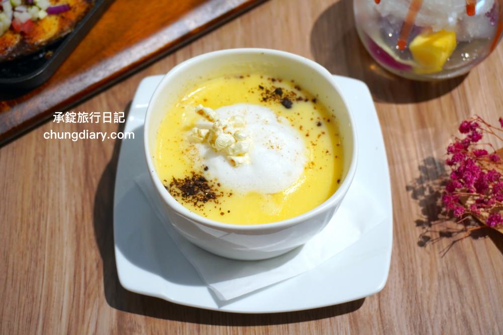 台中大里【WPAPA Teppanyaki Brunch 鐵板料理早午餐】前夏慕尼主廚掌廚料理，份量十足，法式高檔早午餐推薦！櫻桃鴨腿鱈魚鐵板麵、特製炸・烤鮮奶饅頭堡。