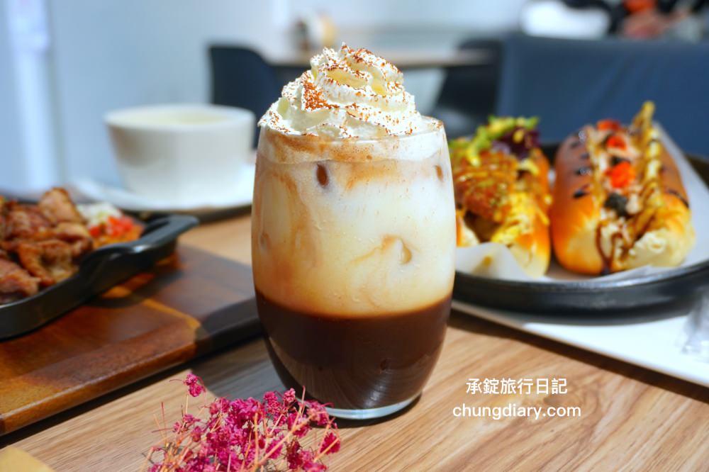 台中大里【WPAPA Teppanyaki Brunch 鐵板料理早午餐】前夏慕尼主廚掌廚料理，份量十足，法式高檔早午餐推薦！櫻桃鴨腿鱈魚鐵板麵、特製炸・烤鮮奶饅頭堡。