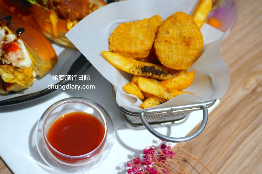 台中大里【WPAPA Teppanyaki Brunch 鐵板料理早午餐】前夏慕尼主廚掌廚料理，份量十足，法式高檔早午餐推薦！櫻桃鴨腿鱈魚鐵板麵、特製炸・烤鮮奶饅頭堡。