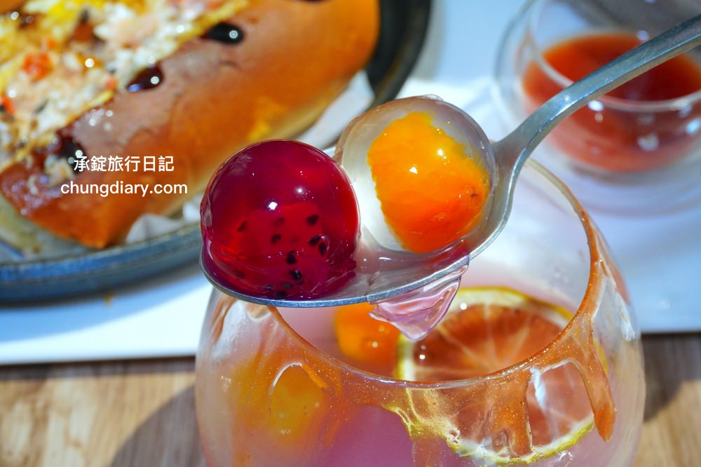 台中大里【WPAPA Teppanyaki Brunch 鐵板料理早午餐】前夏慕尼主廚掌廚料理，份量十足，法式高檔早午餐推薦！櫻桃鴨腿鱈魚鐵板麵、特製炸・烤鮮奶饅頭堡。