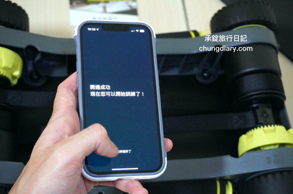 居家運動器材【Wonder Core Slide Fit 健身滑板】核心健身器材推薦，深蹲、捲腹、健腹輪一氣呵成！30 多種以上動作變化，針對不同部位加強訓練。
