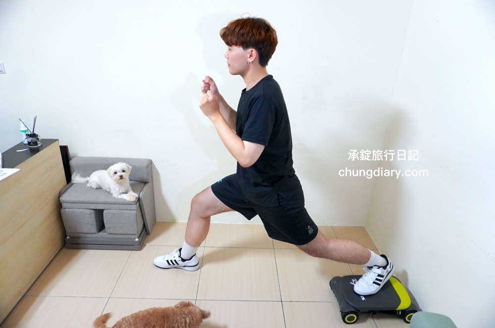 居家運動器材【Wonder Core Slide Fit 健身滑板】核心健身器材推薦，深蹲、捲腹、健腹輪一氣呵成！30 多種以上動作變化，針對不同部位加強訓練。