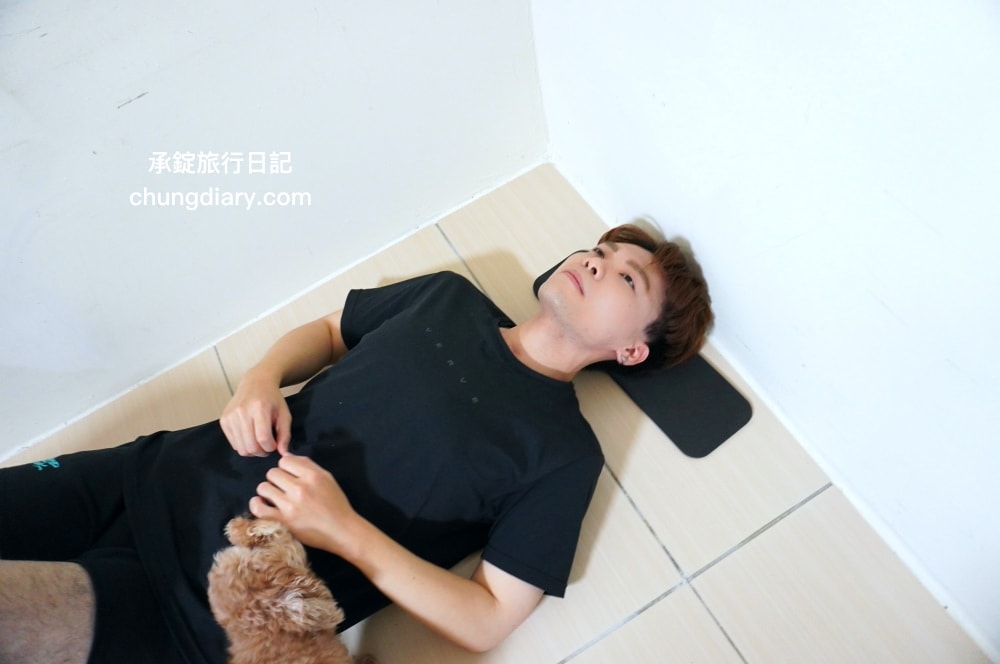 居家運動器材【Wonder Core Slide Fit 健身滑板】核心健身器材推薦，深蹲、捲腹、健腹輪一氣呵成！30 多種以上動作變化，針對不同部位加強訓練。