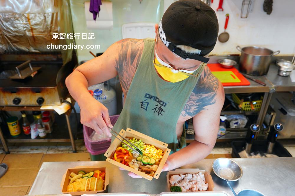 Daddi 活力餐盒 西屯店｜台中健身餐、增肌、減脂、低gi、低卡便當推薦｜World Gym世界健身俱樂部－台中西屯店 斜對面。