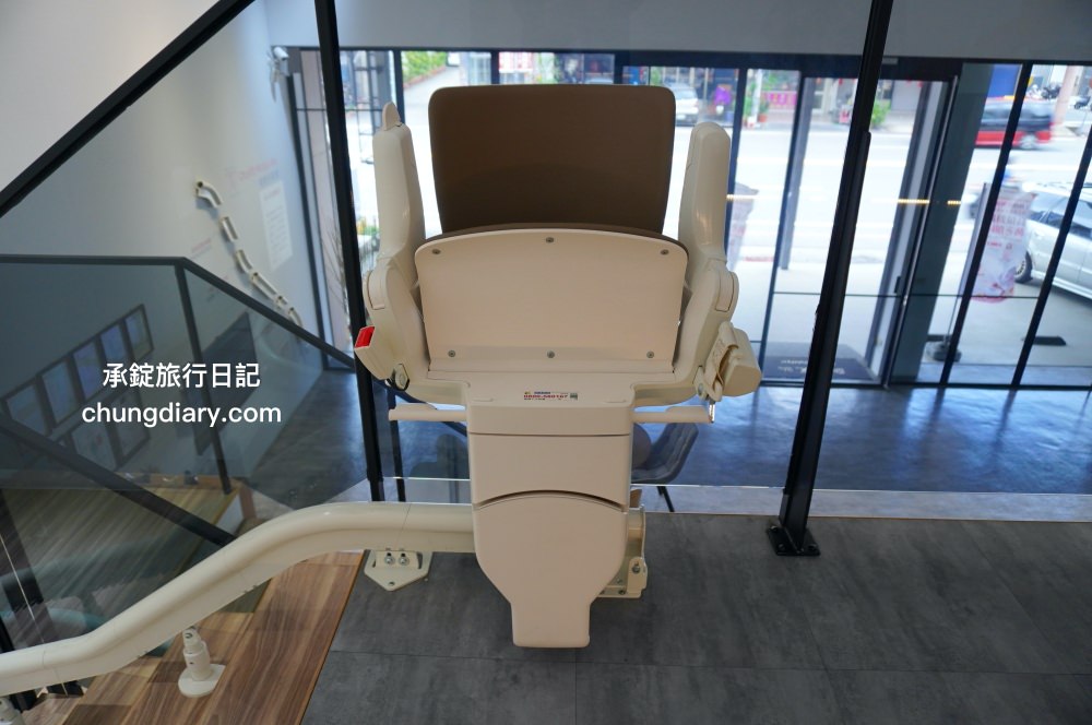 泓電樓梯升降椅—彰化門市｜Otolift Modul Air Smart 彎曲型樓梯升降椅DSC03326