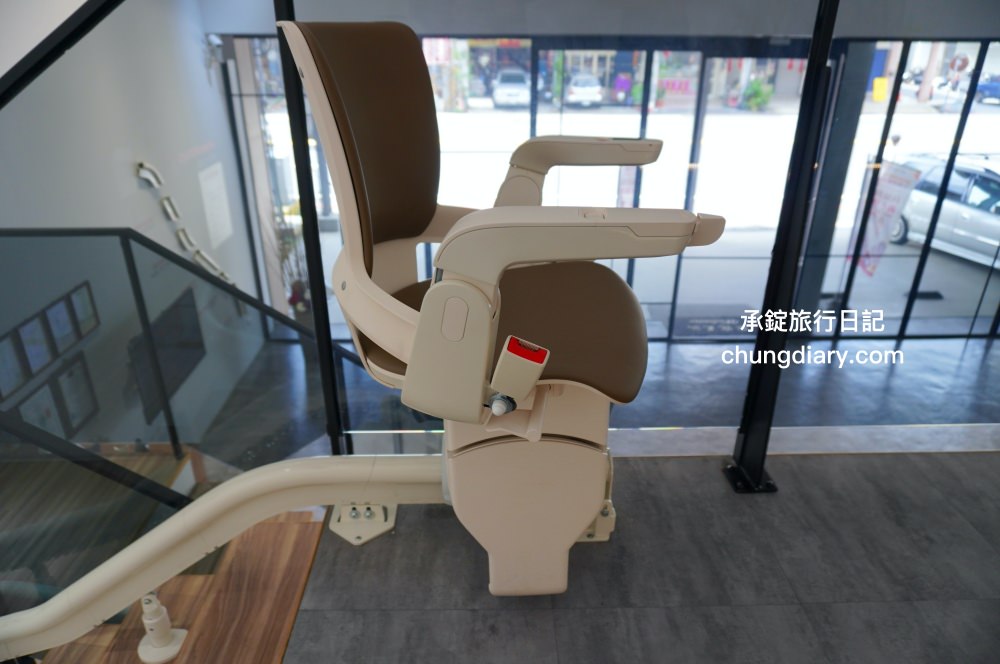泓電樓梯升降椅—彰化門市｜Otolift Modul Air Smart 彎曲型樓梯升降椅DSC03340