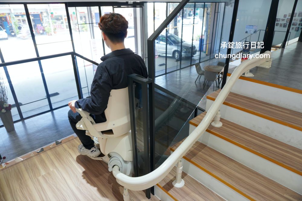 泓電樓梯升降椅—彰化門市｜Otolift Modul Air Smart 彎曲型樓梯升降椅DSC03371