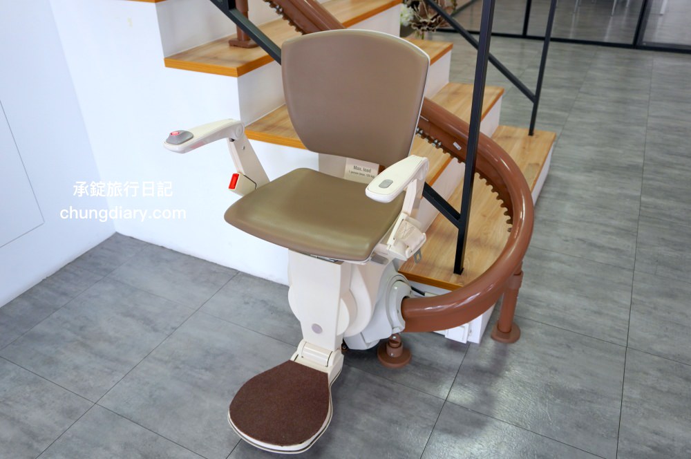 泓電樓梯升降椅—彰化門市｜Otolift Modul Air Smart 彎曲型樓梯升降椅DSC03402