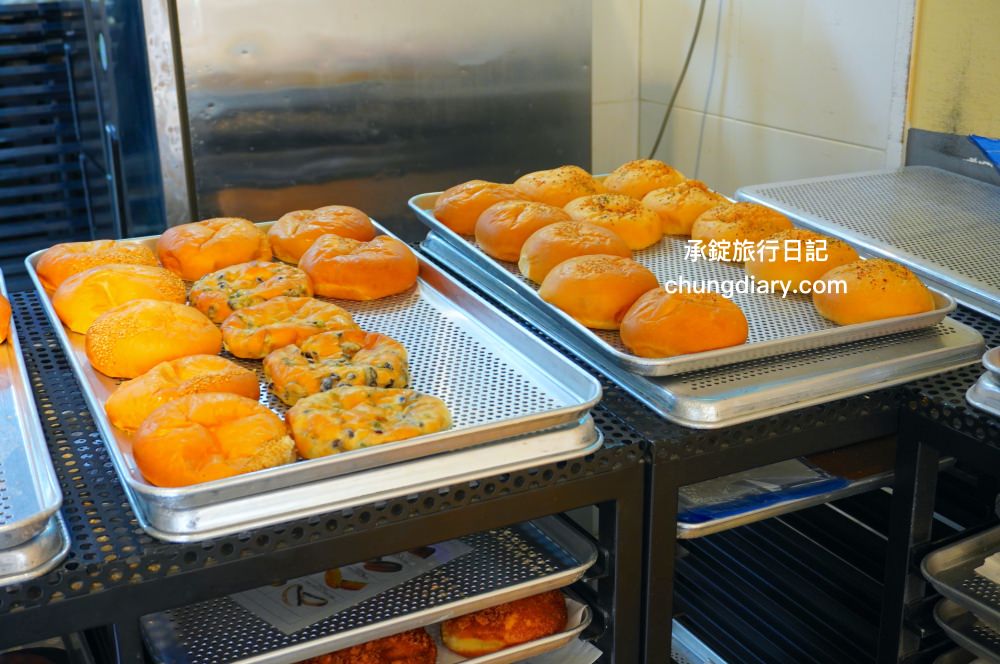 釜山西面美食【起麵包匠人빵장수단팥빵】爆漿鮮奶油紅豆麵包DSC01970